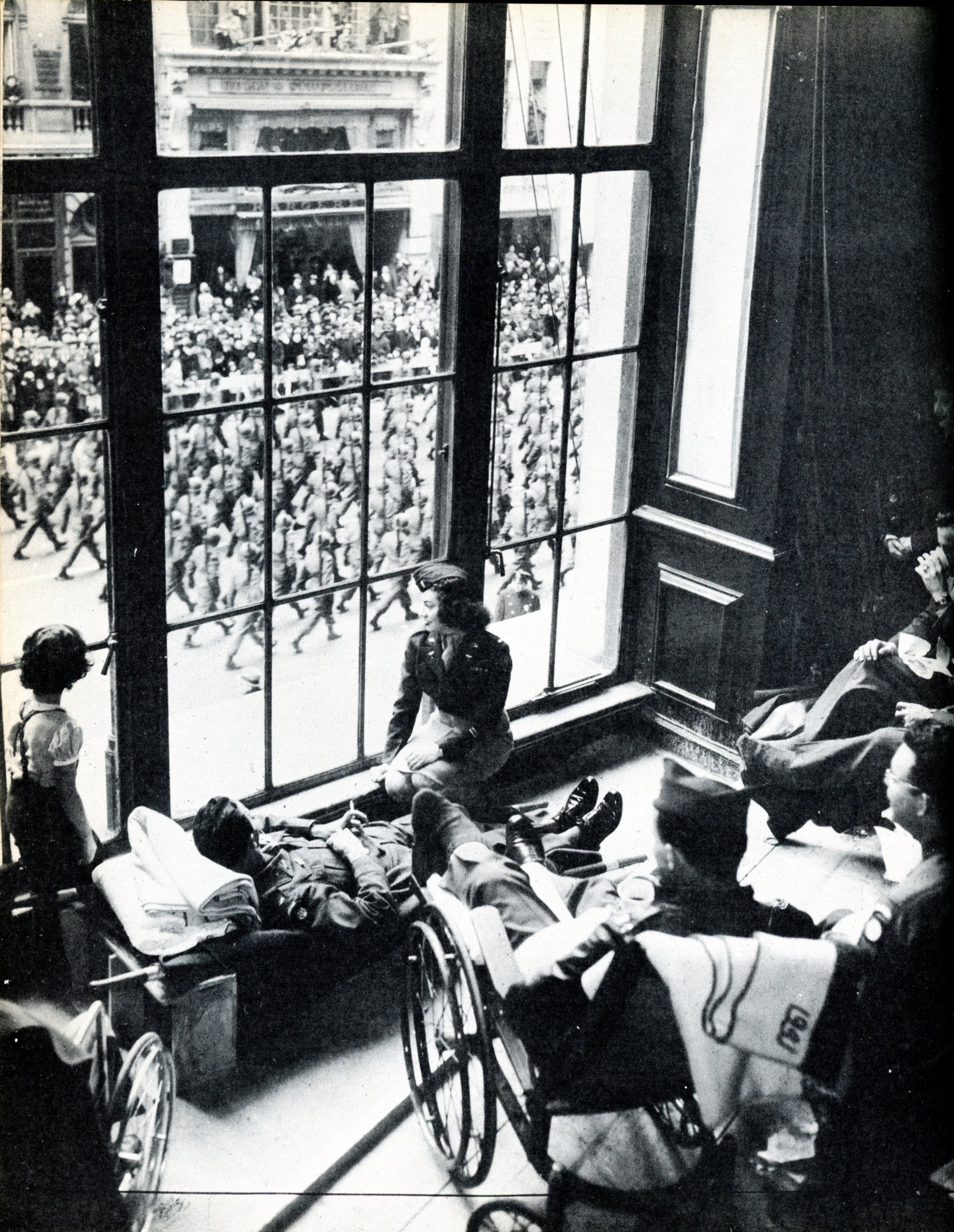 Wounded Veterans viewing the Victory Parade in 1946.